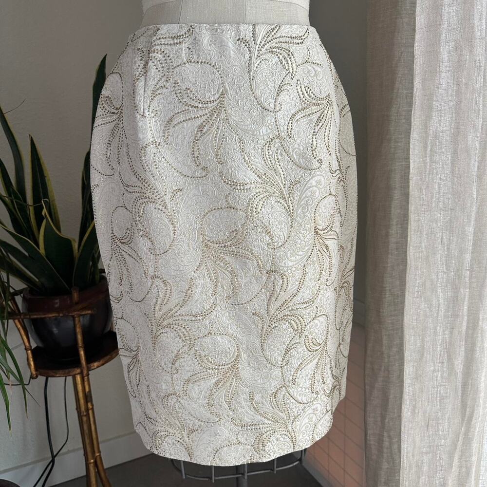 Carmen Marc Valvo Womenβs Small Skirt Gold Cream Paisley Metallic Beaded Brocade